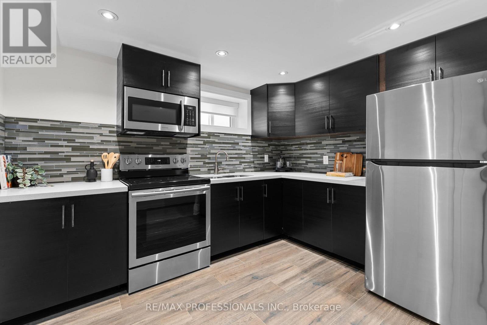 1 Tewsley Place, Toronto, Ontario  M9P 1N6 - Photo 21 - W12501758