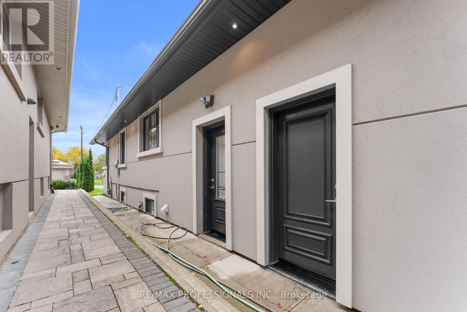 1 Tewsley Place, Toronto, Ontario  M9P 1N6 - Photo 27 - W12501758