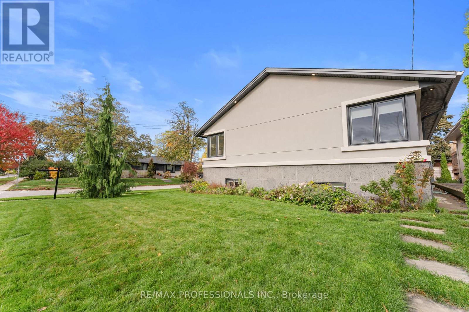 1 Tewsley Place, Toronto, Ontario  M9P 1N6 - Photo 28 - W12501758