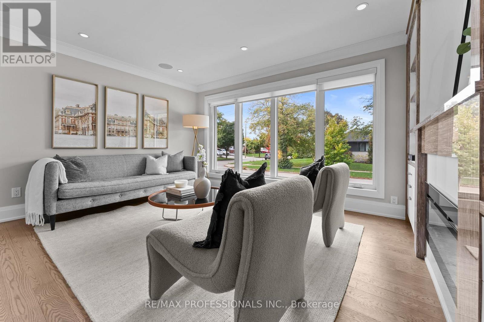 1 Tewsley Place, Toronto, Ontario  M9P 1N6 - Photo 3 - W12501758