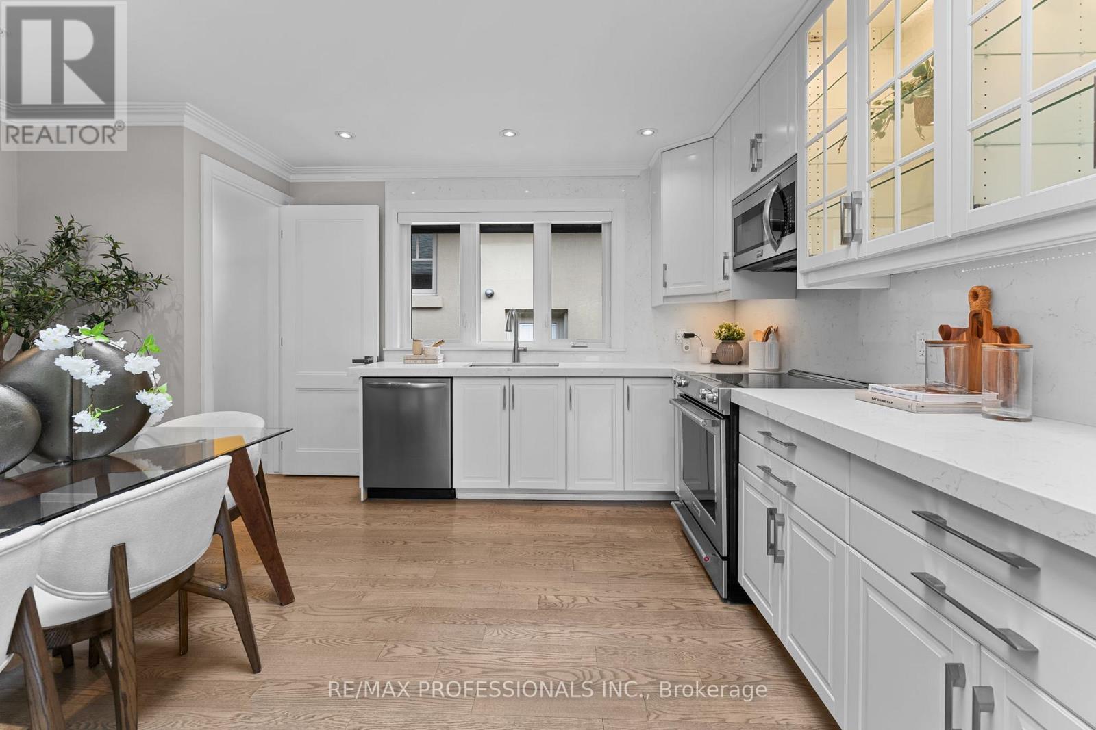 1 Tewsley Place, Toronto, Ontario  M9P 1N6 - Photo 5 - W12501758