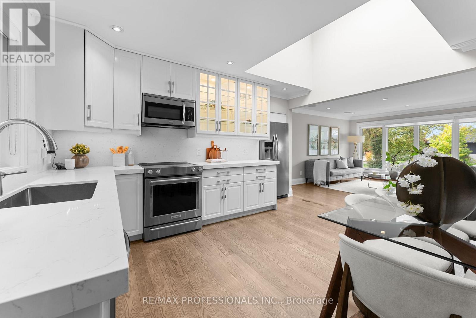 1 Tewsley Place, Toronto, Ontario  M9P 1N6 - Photo 6 - W12501758