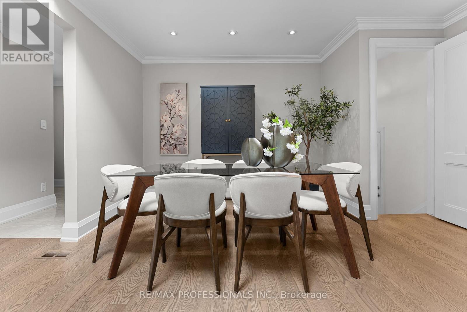 1 Tewsley Place, Toronto, Ontario  M9P 1N6 - Photo 7 - W12501758