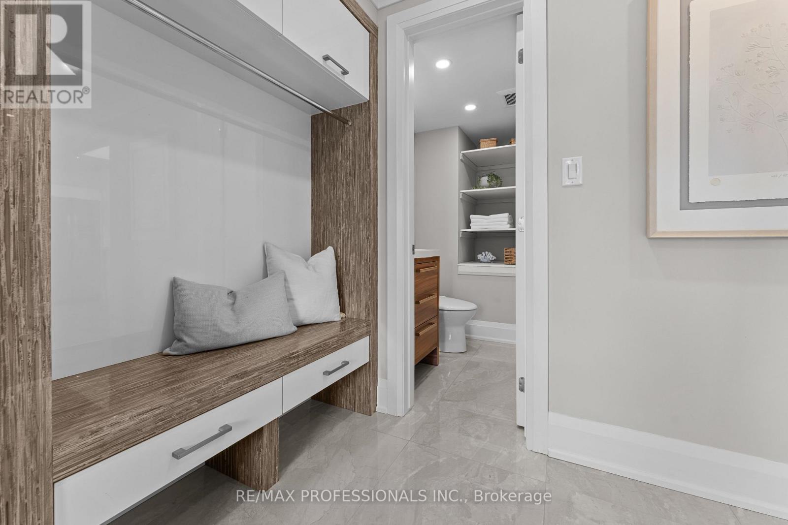 1 Tewsley Place, Toronto, Ontario  M9P 1N6 - Photo 8 - W12501758