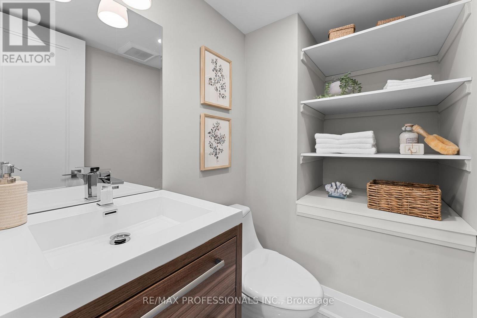 1 Tewsley Place, Toronto, Ontario  M9P 1N6 - Photo 9 - W12501758