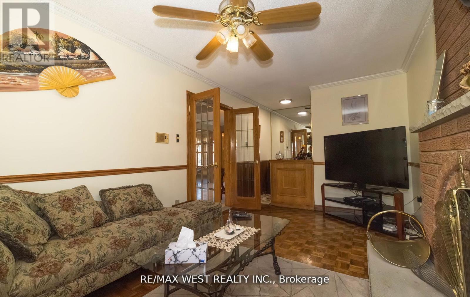 52 Amantine Crescent, Brampton, Ontario  L6W 4A1 - Photo 12 - W12501796