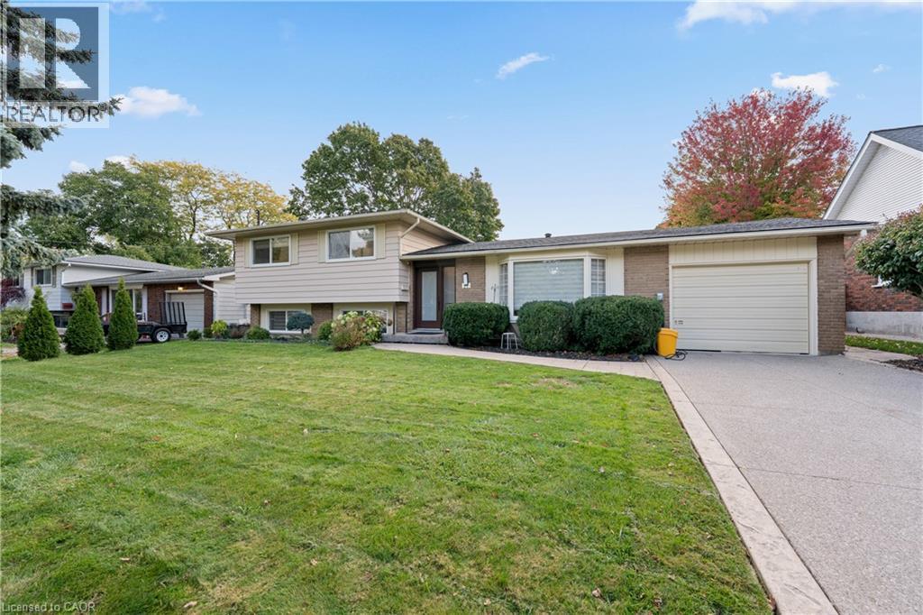 11 George Street, Grimsby, Ontario  L3M 3Y5 - Photo 1 - 40784702