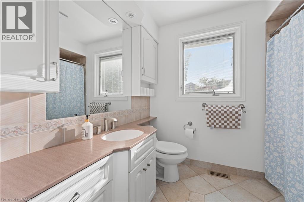 11 George Street, Grimsby, Ontario  L3M 3Y5 - Photo 8 - 40784702