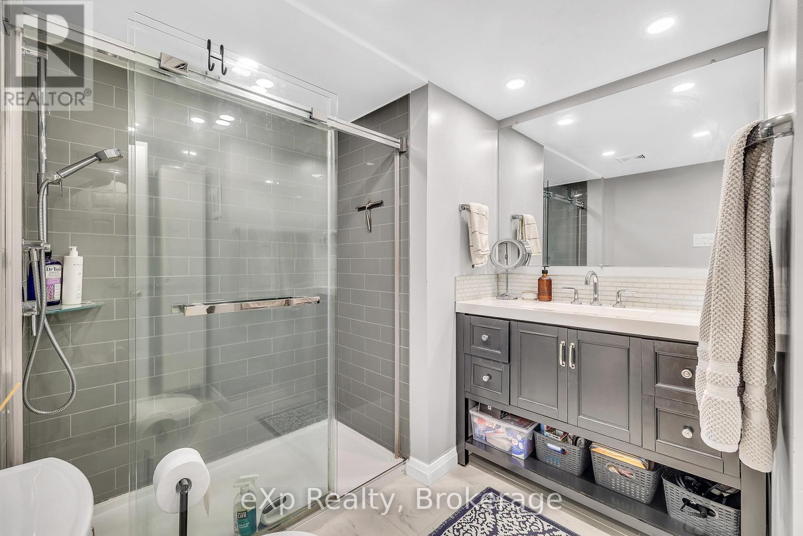 309 - 100 Bronte Road, Oakville, Ontario  L6L 6L5 - Photo 10 - W12501816