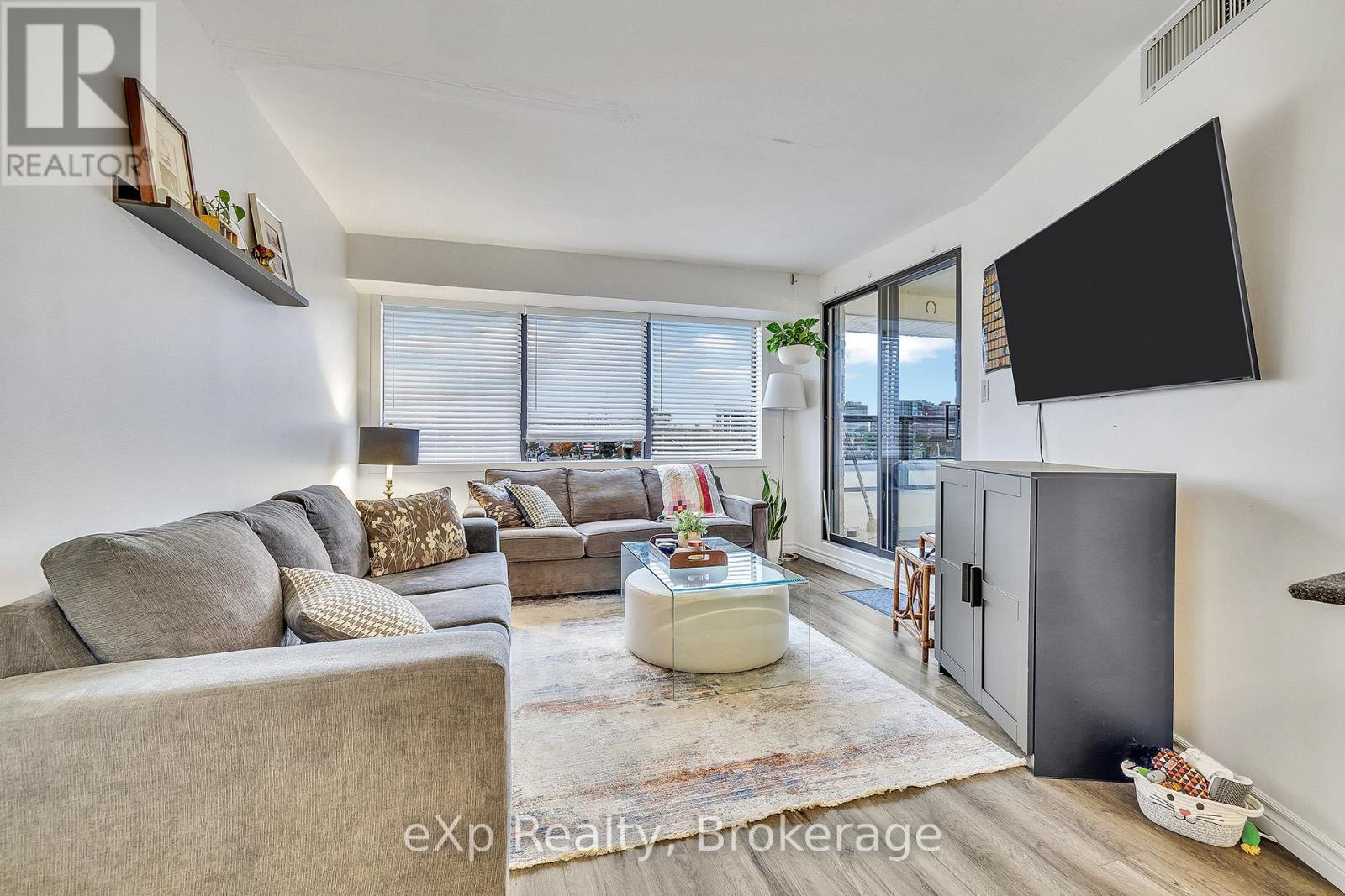 309 - 100 Bronte Road, Oakville, Ontario  L6L 6L5 - Photo 4 - W12501816