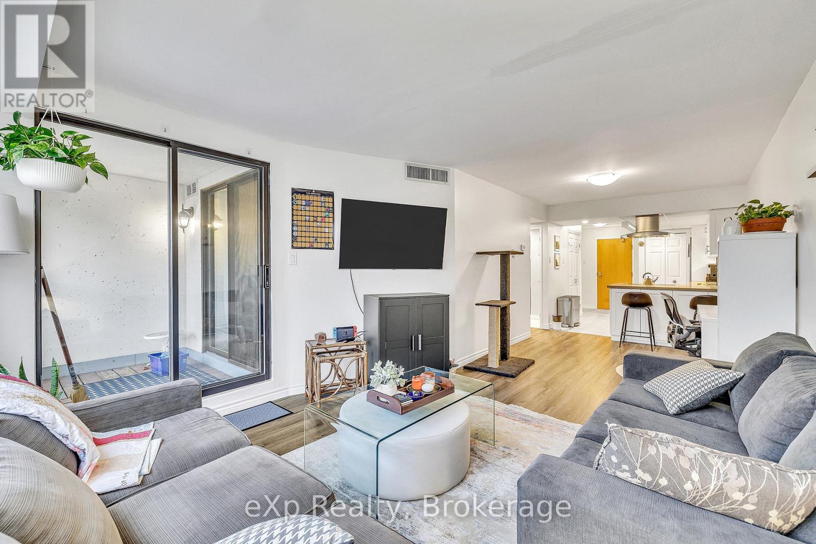 309 - 100 Bronte Road, Oakville, Ontario  L6L 6L5 - Photo 5 - W12501816