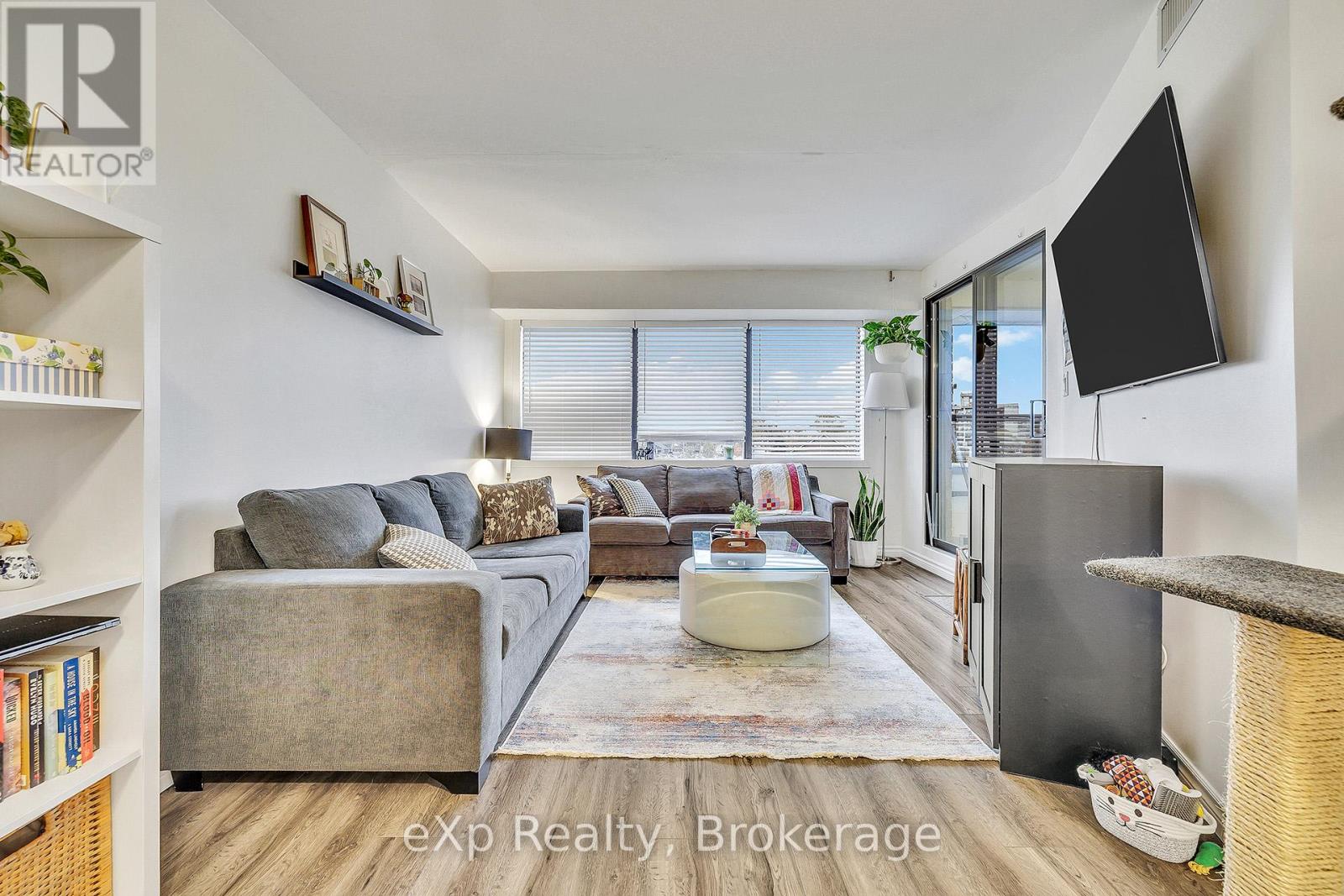 309 - 100 Bronte Road, Oakville, Ontario  L6L 6L5 - Photo 6 - W12501816