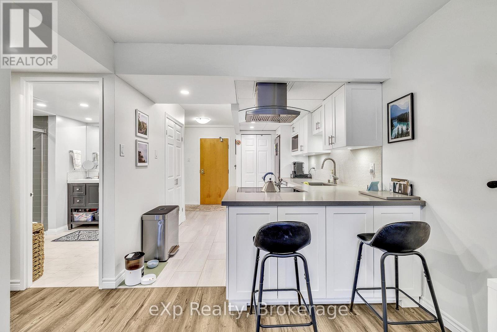 309 - 100 Bronte Road, Oakville, Ontario  L6L 6L5 - Photo 7 - W12501816