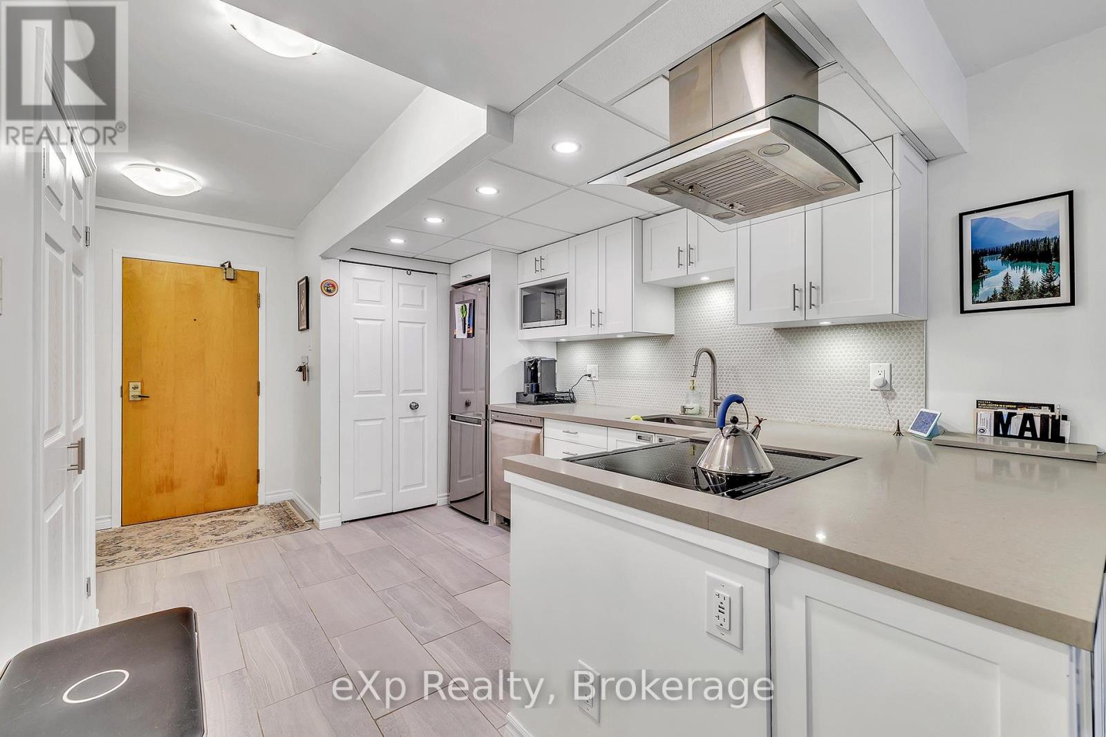 309 - 100 Bronte Road, Oakville, Ontario  L6L 6L5 - Photo 8 - W12501816