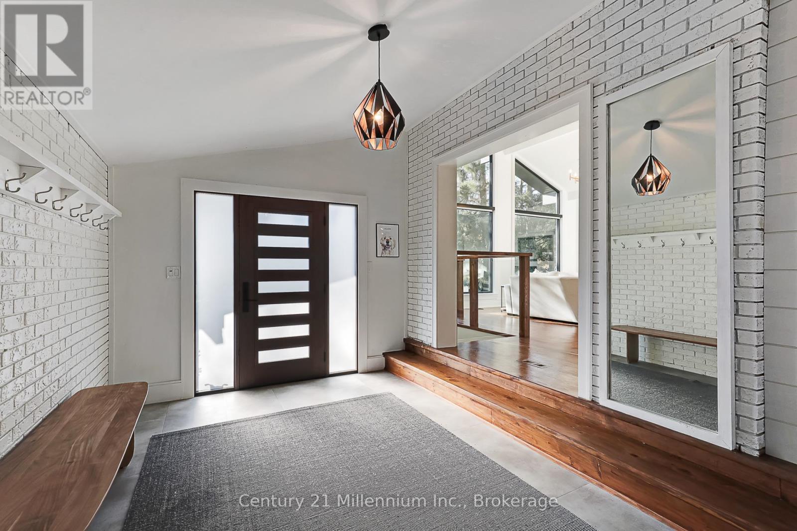 145 Russell Street W, Blue Mountains, Ontario  N0H 2P0 - Photo 2 - X12502072