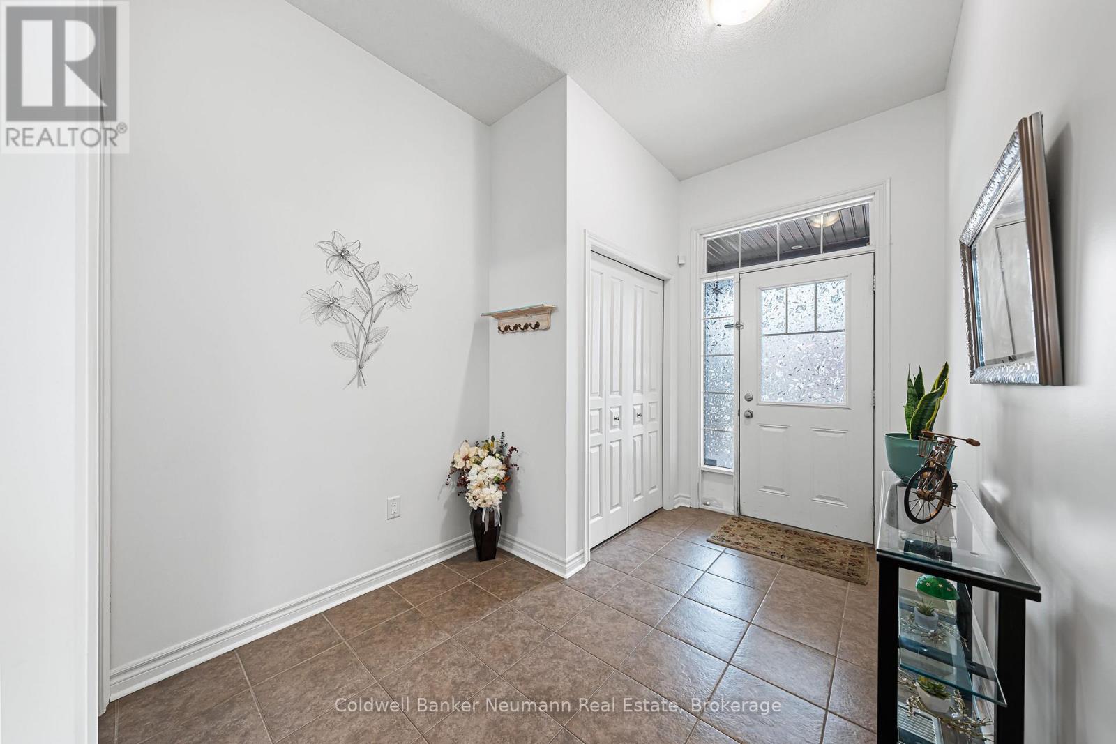 212 Goodwin Drive, Guelph, Ontario  N1L 0C8 - Photo 4 - X12502082