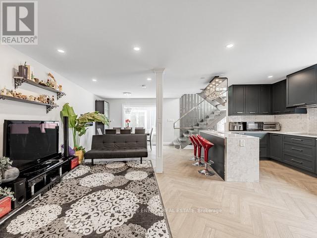 606 Annland Street, Pickering, Ontario  L1W 1A7 - Photo 4 - E12471126