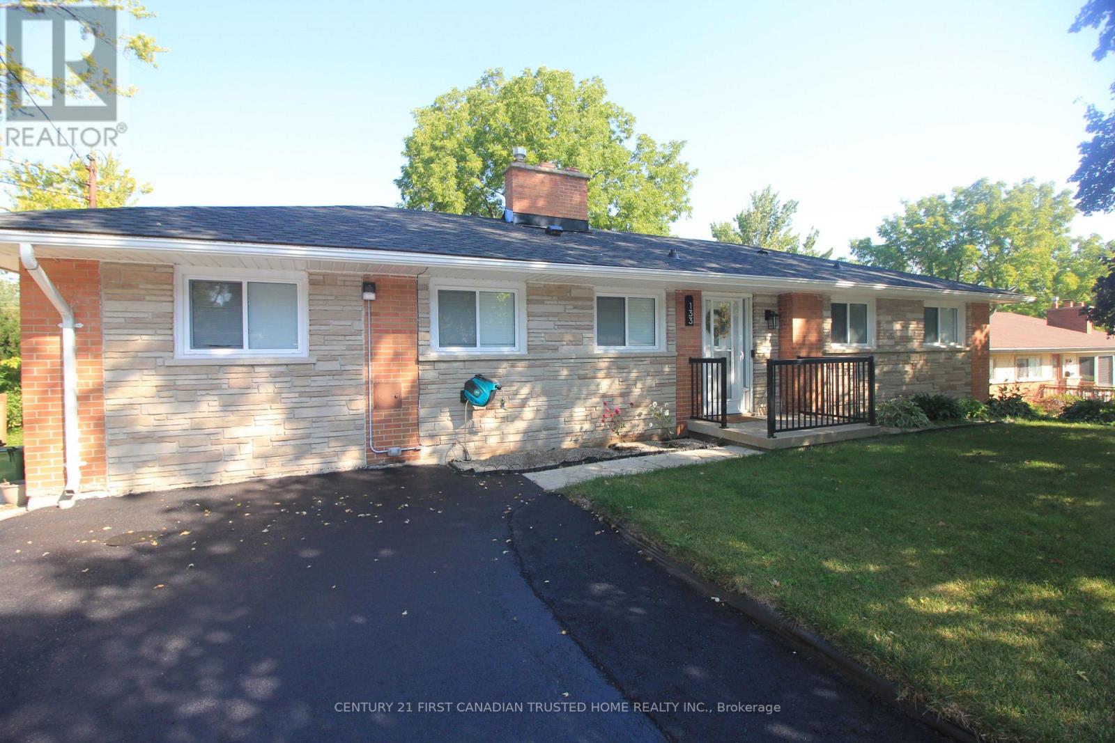 133 Deer Park Circle W, London North, Ontario  N6H 3B9 - Photo 2 - X12478215