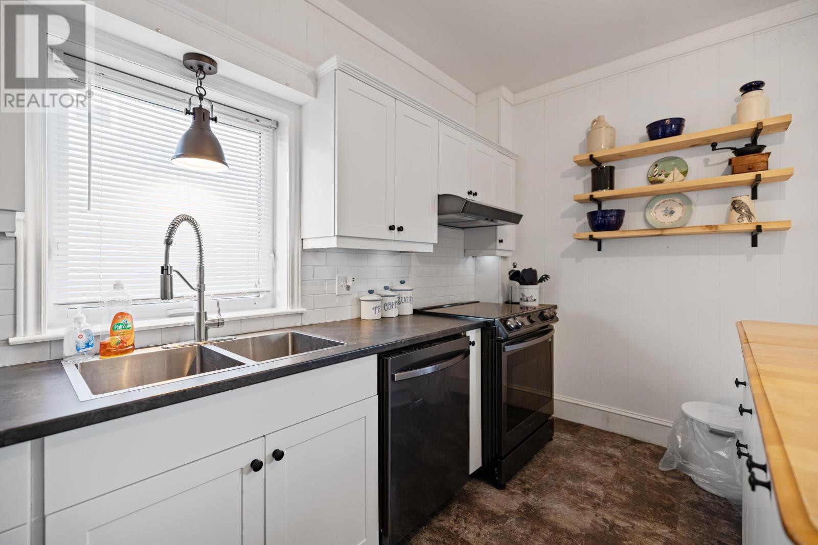 3 Church Avenue, Souris, Prince Edward Island  C0A 2B0 - Photo 19 - 202527099