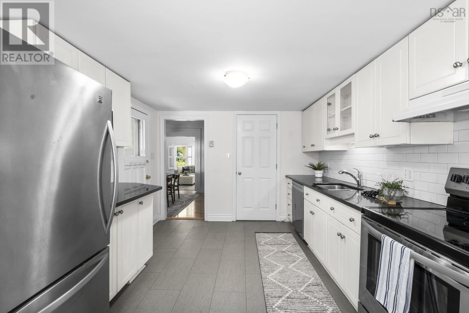 1671 Chestnut Street, Halifax Peninsula, Nova Scotia  B3H 3T3 - Photo 15 - 202520013