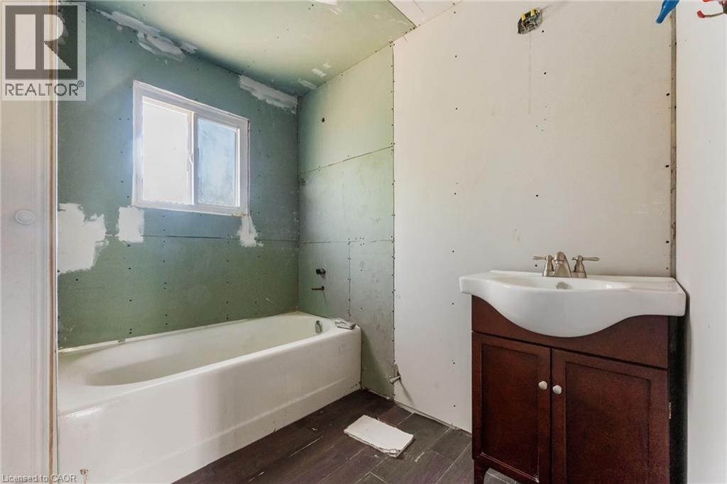 2700 Barton Street E Unit# 7, Hamilton, Ontario  L8E 2J7 - Photo 17 - 40778634