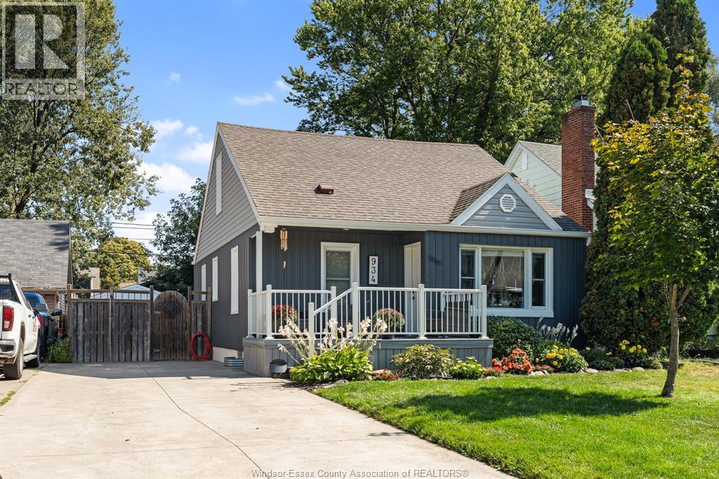 MLS# 25027786: 934 VIRGINIA AVENUE, Windsor, Canada