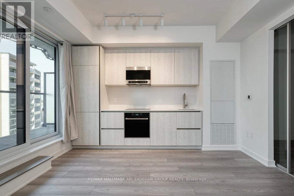 716n - 120 Broadway Avenue, Toronto (Mount Pleasant West), Ontario  M4P 1V7 - Photo 2 - C12501874