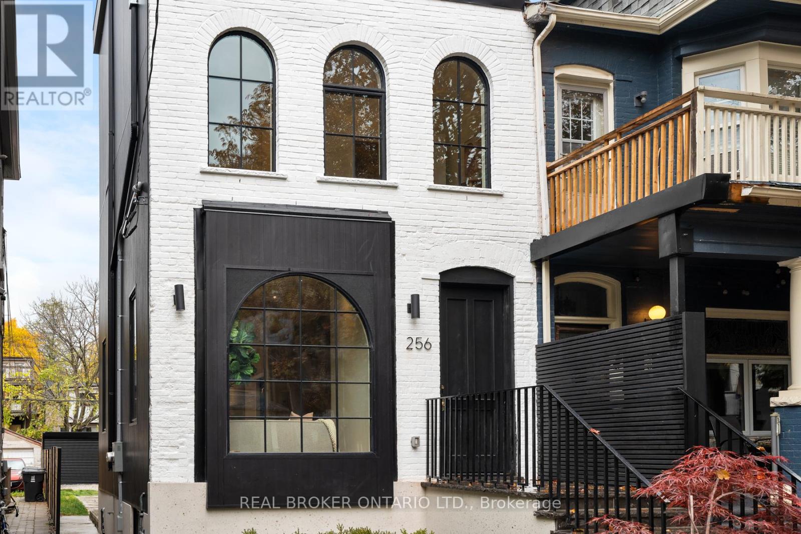 256 Major Street, Toronto, Ontario  M5S 2L6 - Photo 2 - C12502034