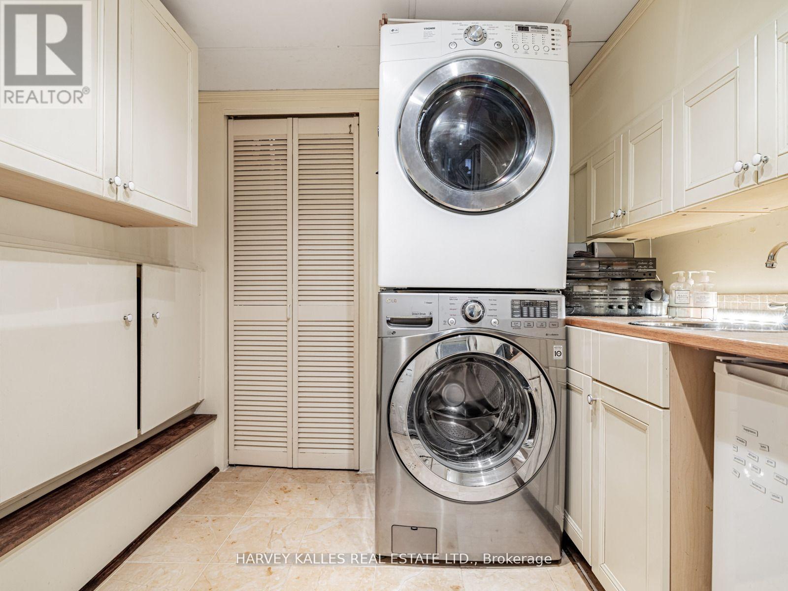 15 Ridelle Avenue, Toronto, Ontario  M6B 1H5 - Photo 12 - C12502038