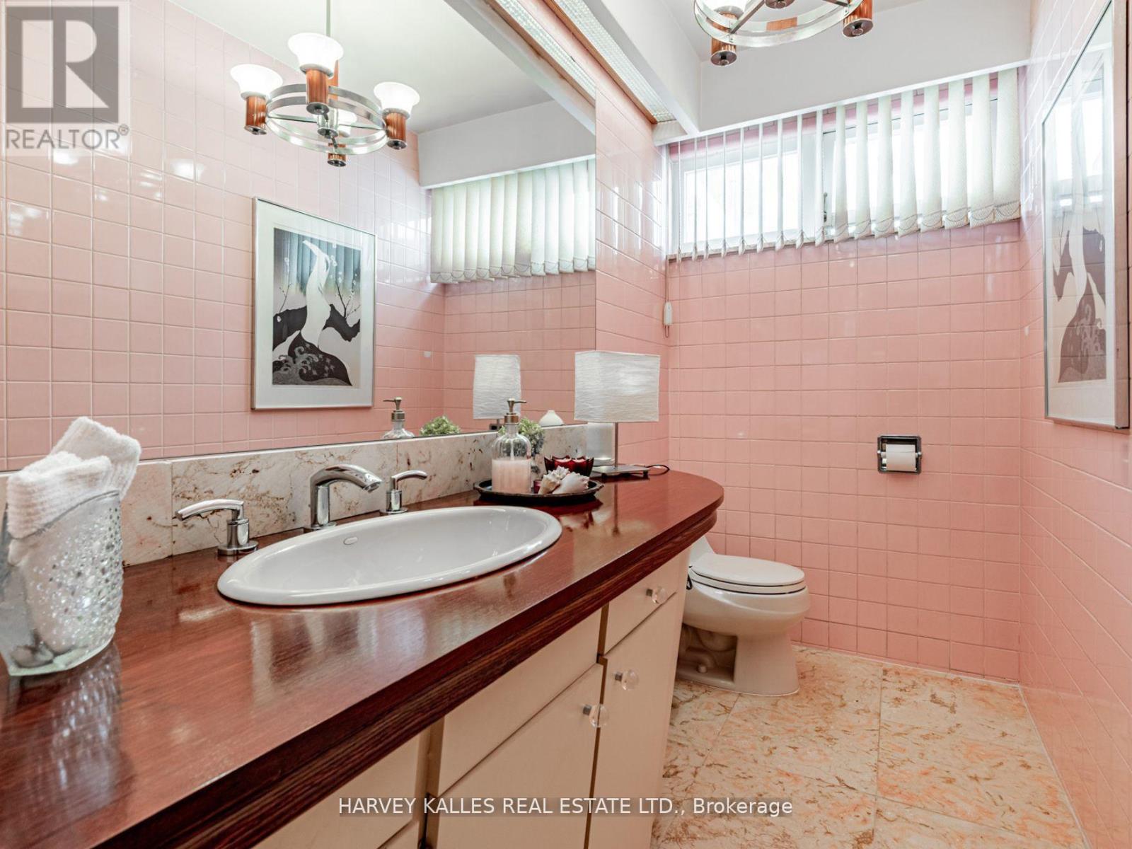 15 Ridelle Avenue, Toronto, Ontario  M6B 1H5 - Photo 13 - C12502038