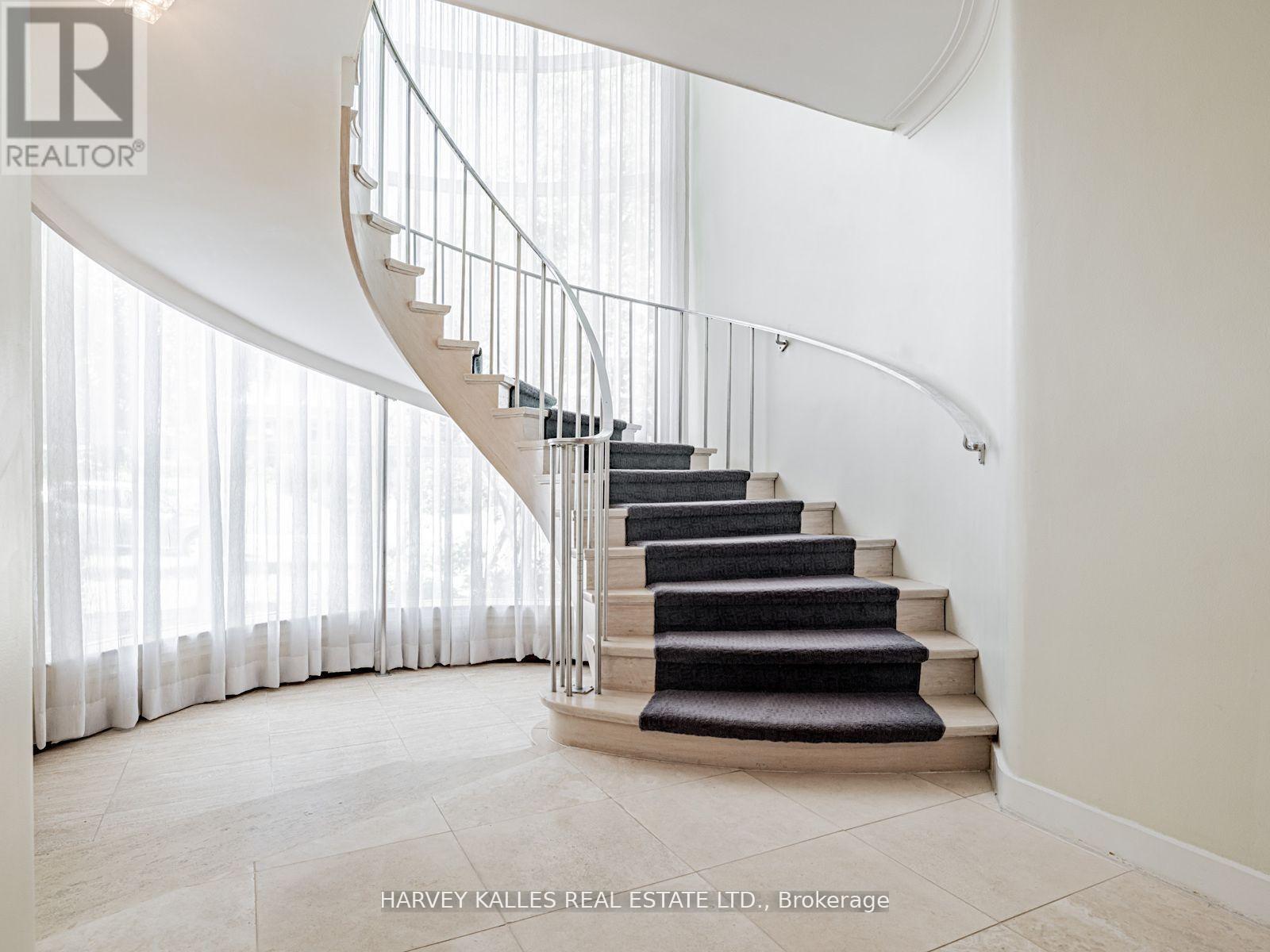 15 Ridelle Avenue, Toronto, Ontario  M6B 1H5 - Photo 3 - C12502038