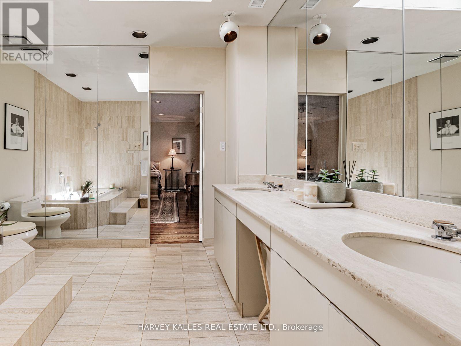 15 Ridelle Avenue, Toronto, Ontario  M6B 1H5 - Photo 30 - C12502038