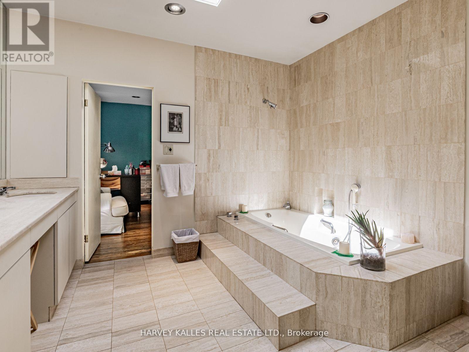 15 Ridelle Avenue, Toronto, Ontario  M6B 1H5 - Photo 31 - C12502038