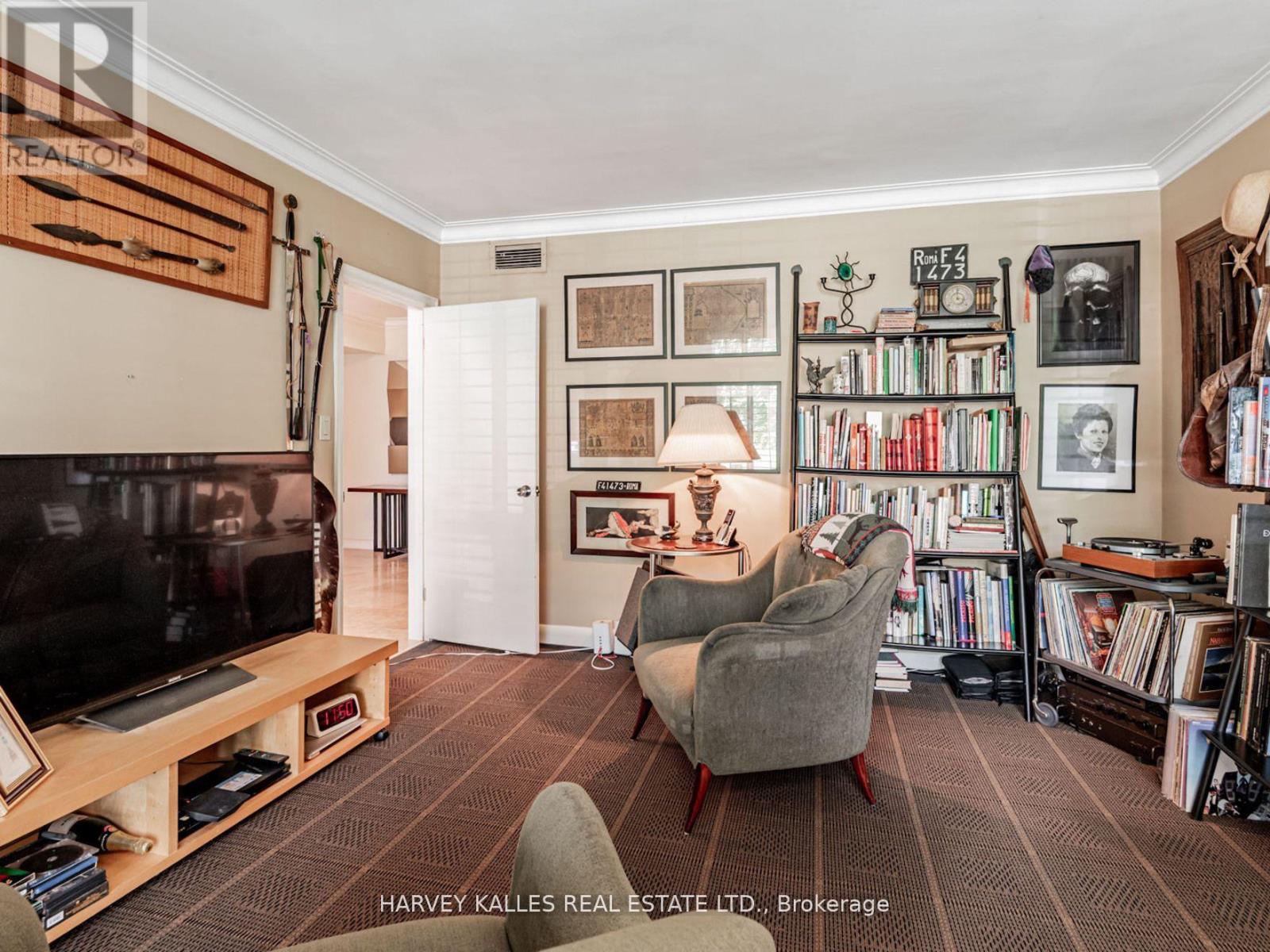 15 Ridelle Avenue, Toronto, Ontario  M6B 1H5 - Photo 7 - C12502038