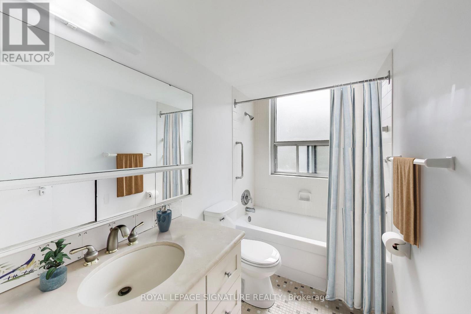 807 - 40 Homewood Avenue, Toronto, Ontario  M4Y 2K2 - Photo 9 - C12502076