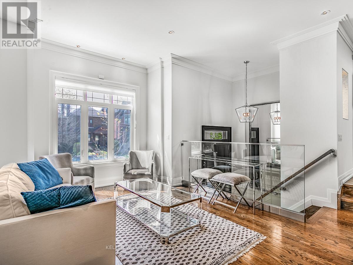 38 Cranbrooke Avenue, Toronto, Ontario  M5M 1M4 - Photo 3 - C12502088