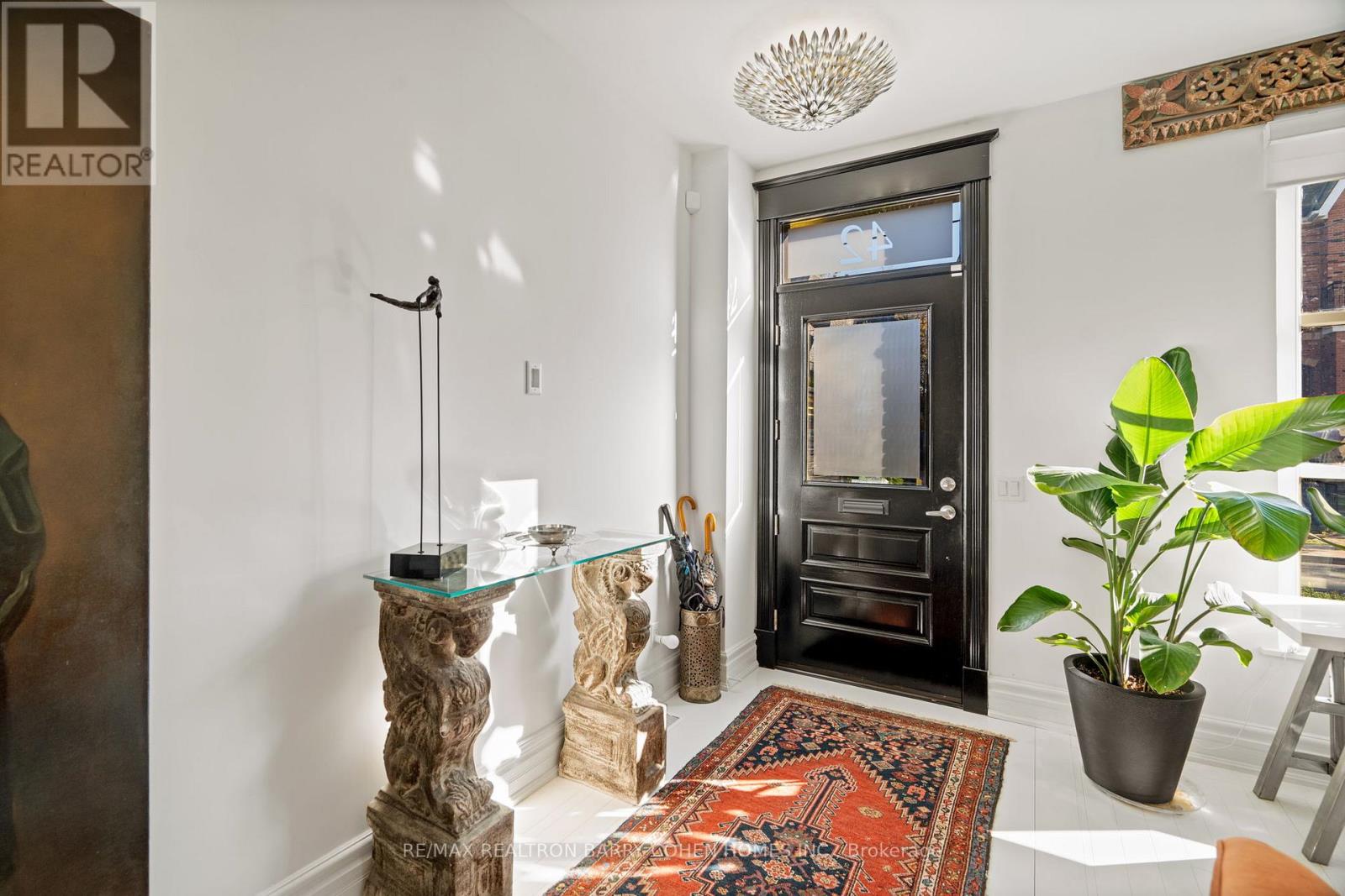 42 Berryman Street, Toronto, Ontario  M5R 1M6 - Photo 2 - C12502122