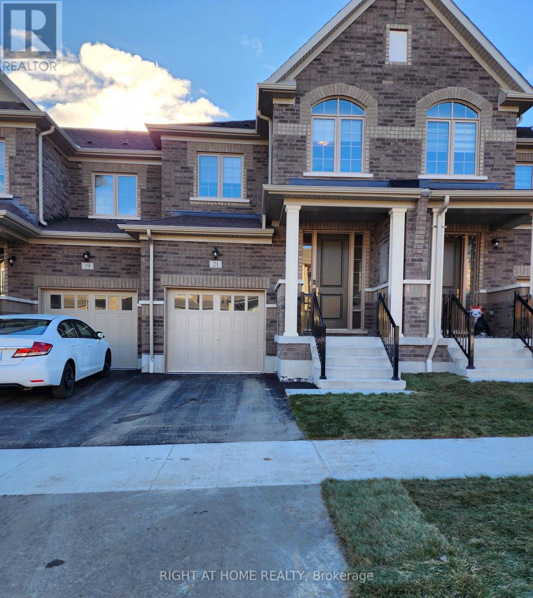 21 COHO DRIVE N, Whitby, Ontario