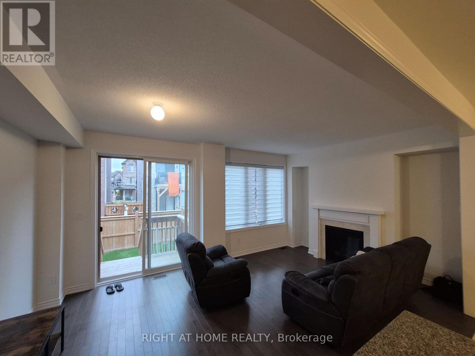 21 Coho Drive N, Whitby, Ontario  L1P 0K4 - Photo 3 - E12501922