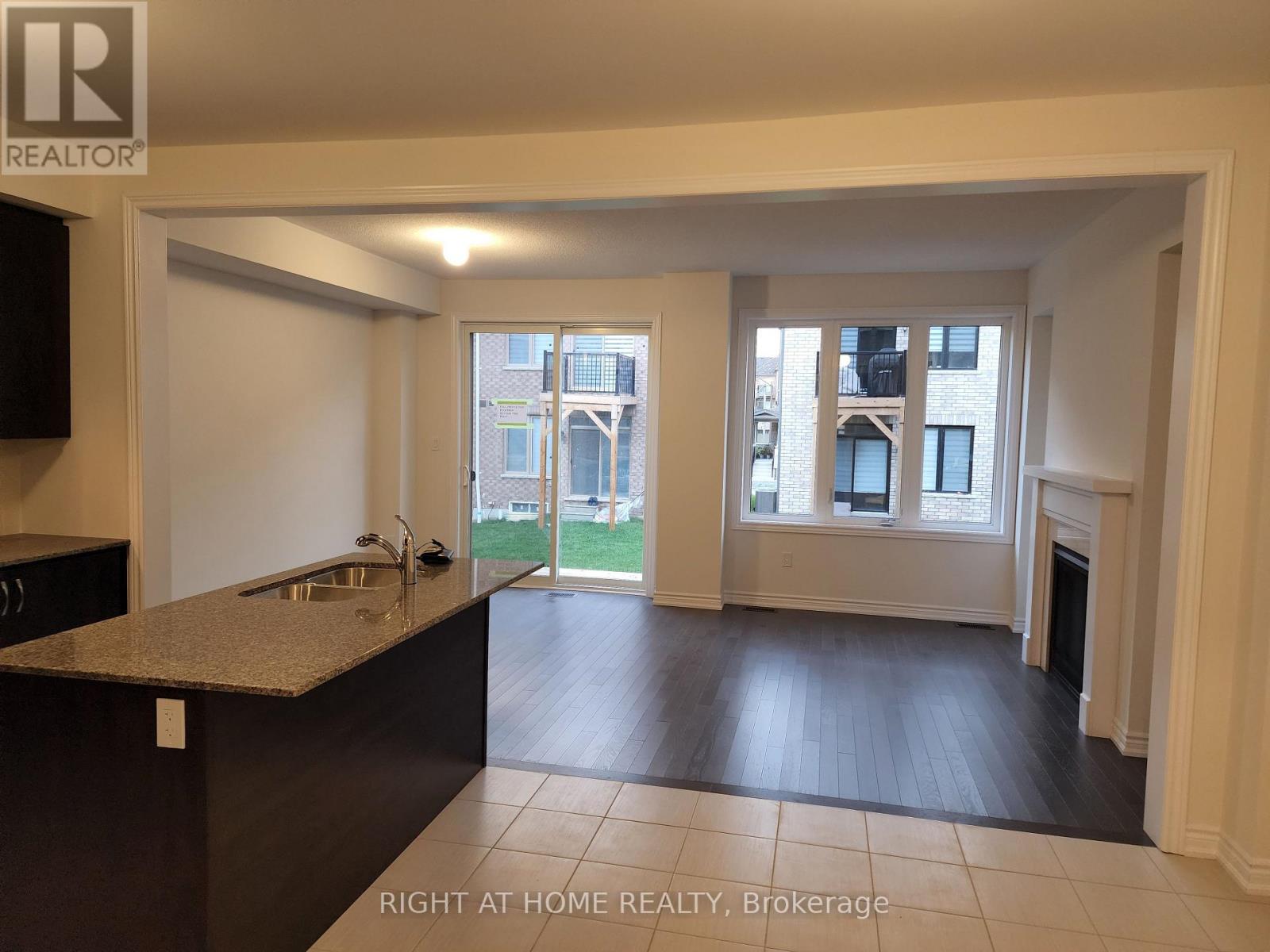 21 Coho Drive N, Whitby, Ontario  L1P 0K4 - Photo 4 - E12501922