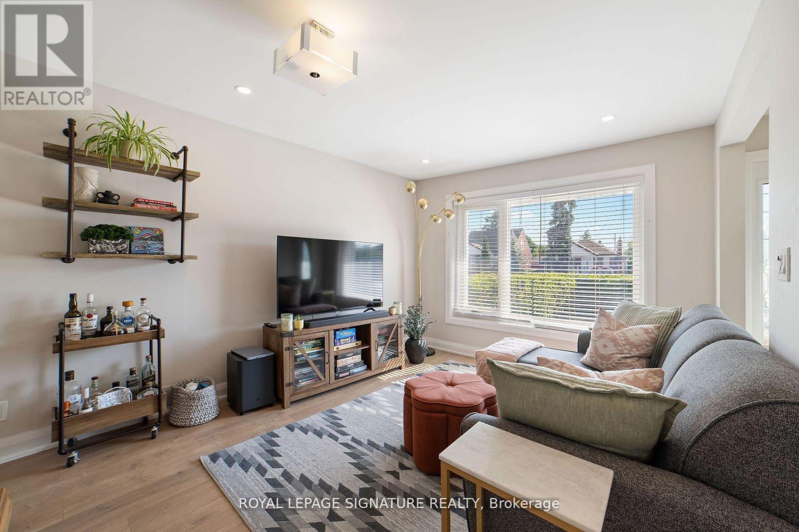 Main - 1528 Pharmacy Avenue, Toronto, Ontario  M1R 2K2 - Photo 2 - E12502116