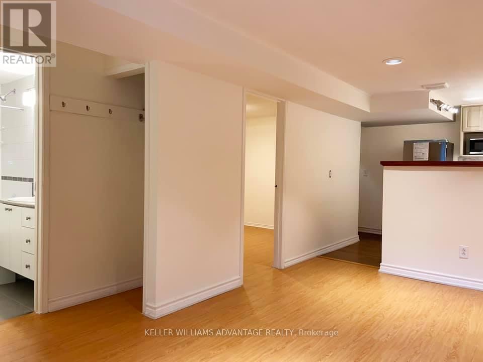 2 Edgewood Gardens, Toronto, Ontario  M4L 3H5 - Photo 3 - E12502120