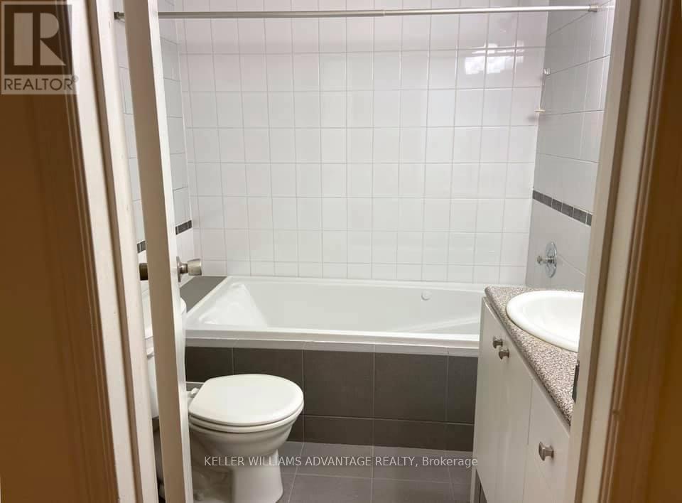 2 Edgewood Gardens, Toronto, Ontario  M4L 3H5 - Photo 5 - E12502120