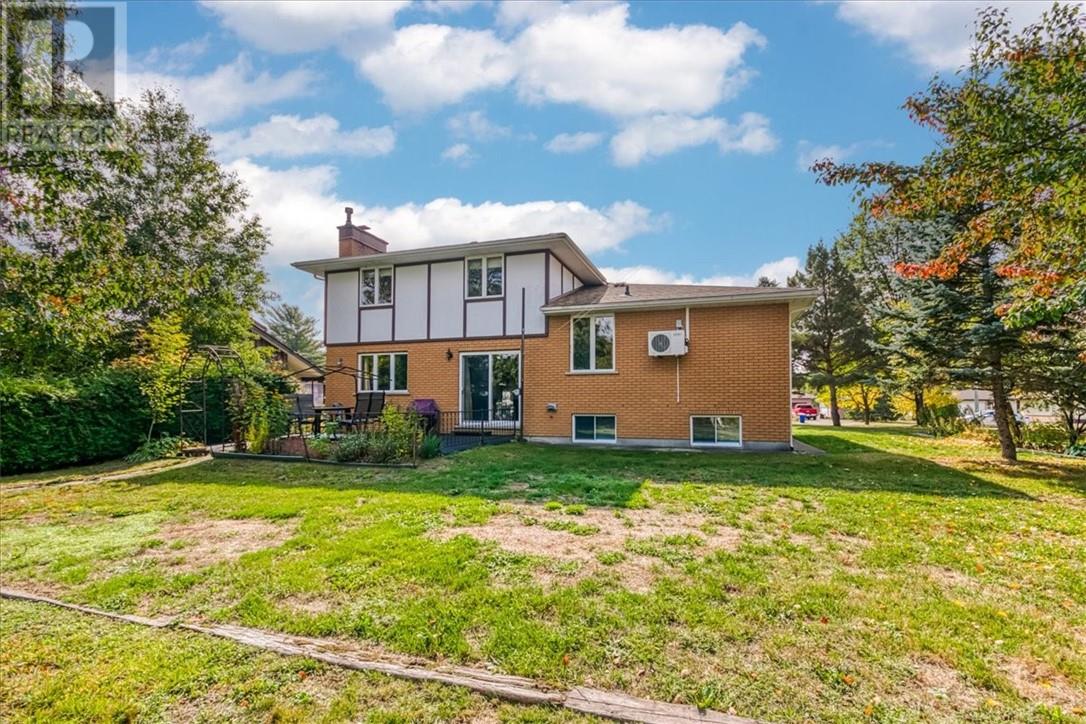 1688 Richard Street, Val Caron, Ontario  P3N 1H2 - Photo 6 - 2125466