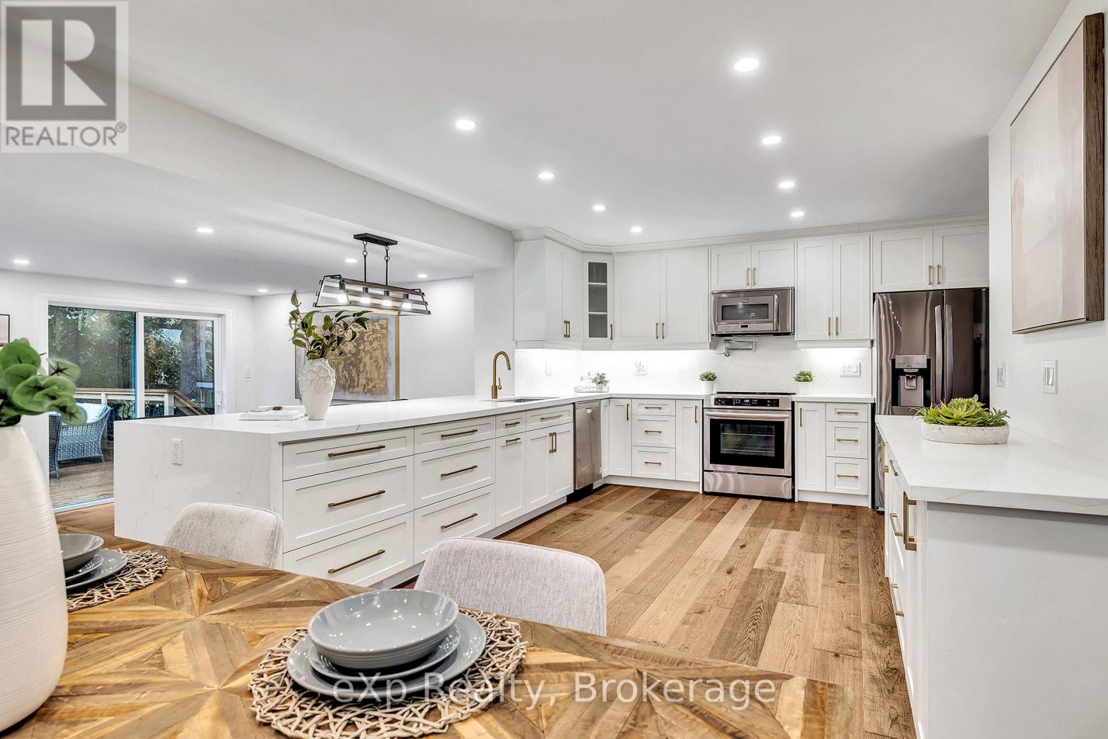 877 Kingsway Drive, Burlington, Ontario  L7T 3H8 - Photo 11 - W12502274