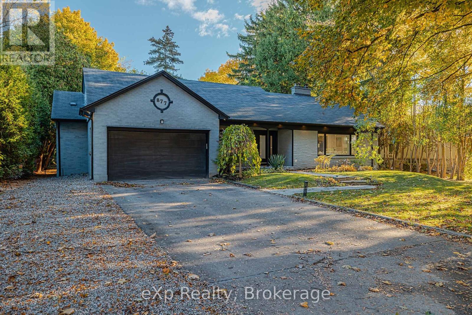 877 Kingsway Drive, Burlington, Ontario  L7T 3H8 - Photo 2 - W12502274