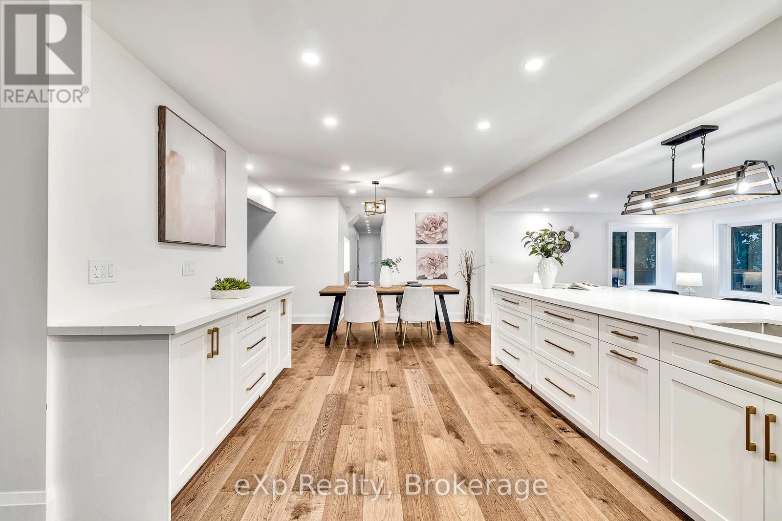 877 Kingsway Drive, Burlington, Ontario  L7T 3H8 - Photo 8 - W12502274