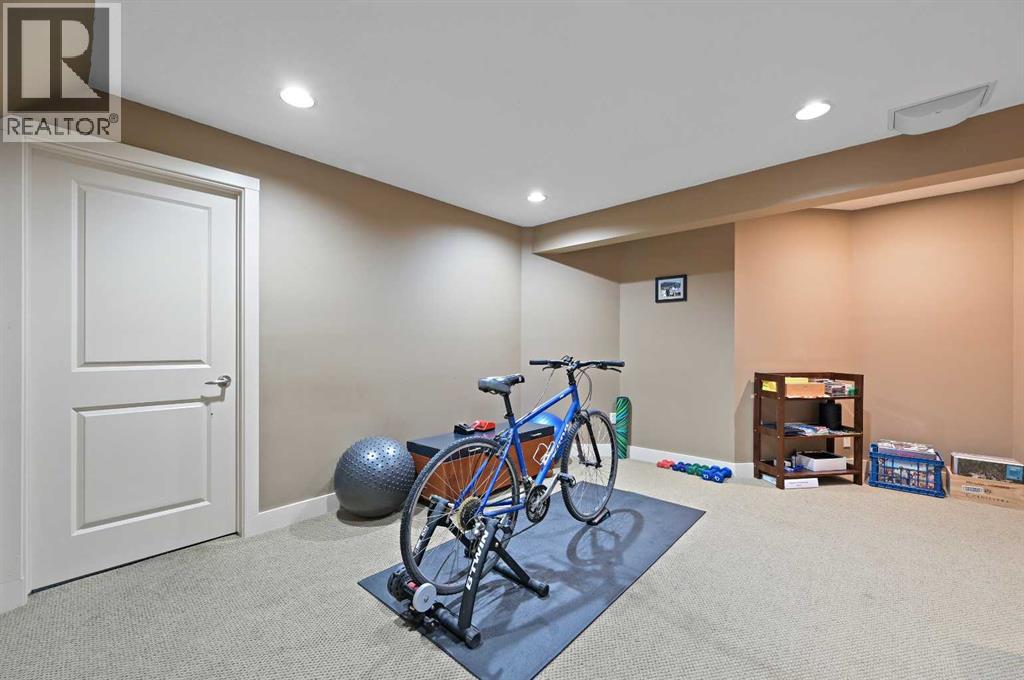 41 Strathridge Crescent Sw, Calgary, Alberta  T3H 3R9 - Photo 36 - A2267148