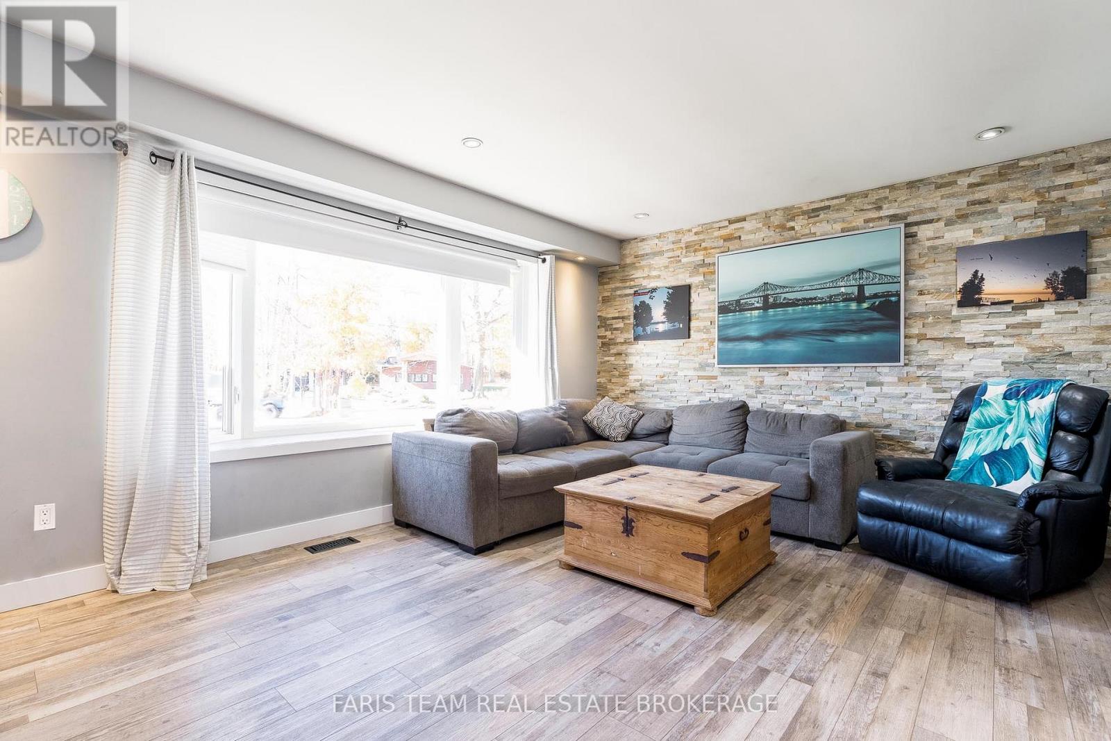 2003 Inglewood Drive, Innisfil, Ontario  L9S 1Z1 - Photo 11 - N12501810