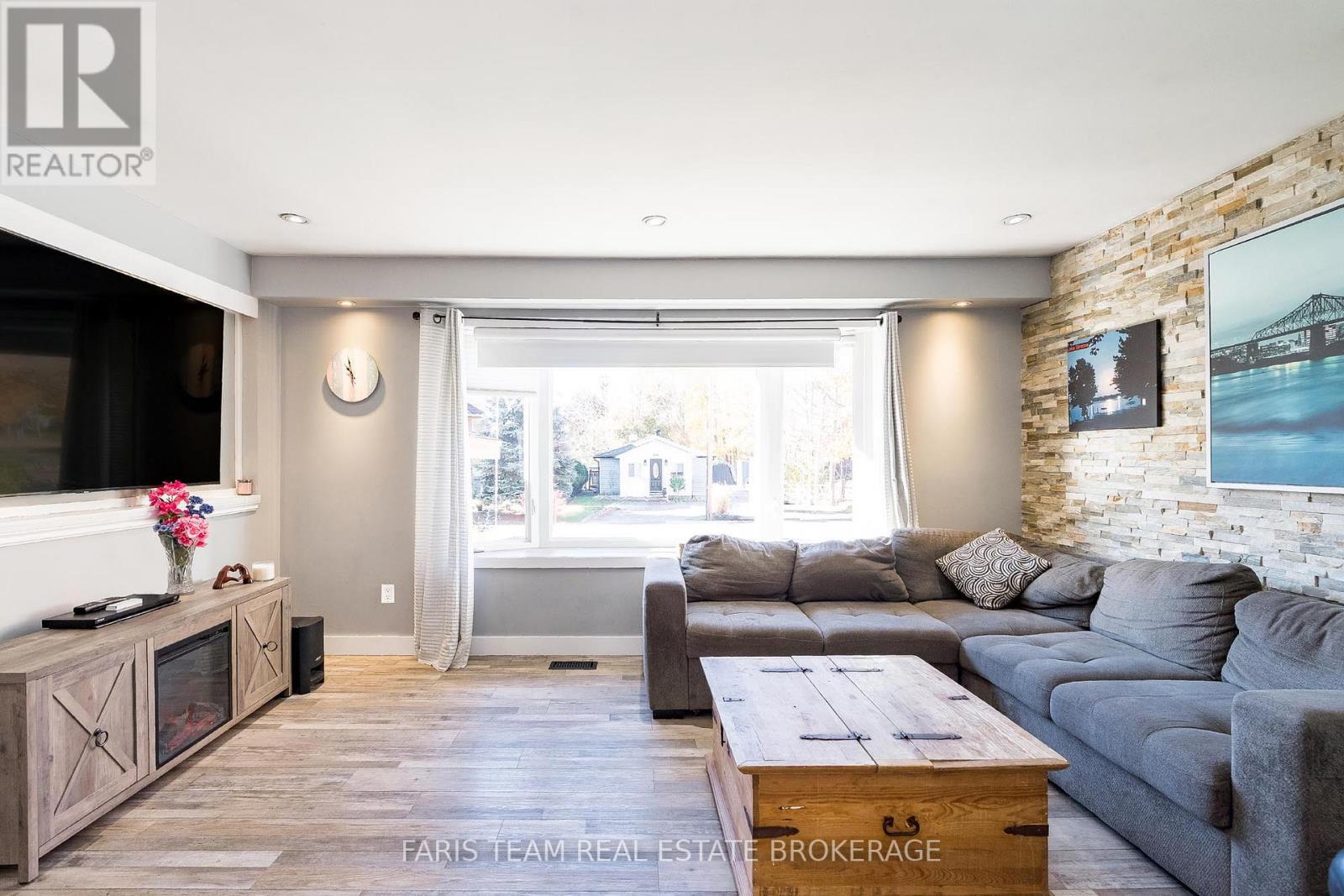 2003 Inglewood Drive, Innisfil, Ontario  L9S 1Z1 - Photo 12 - N12501810